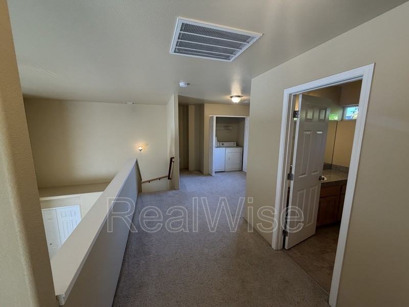 820 Ne 8th St - Photo 7 of 18