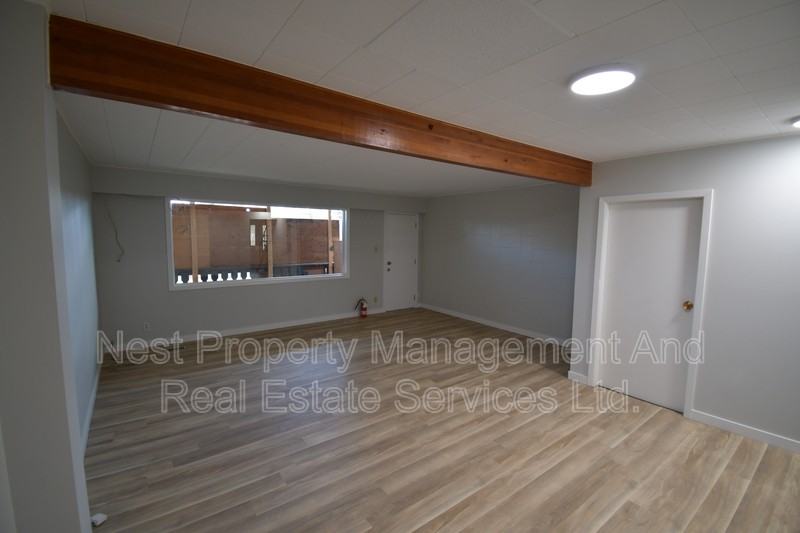 590 Central St E #1