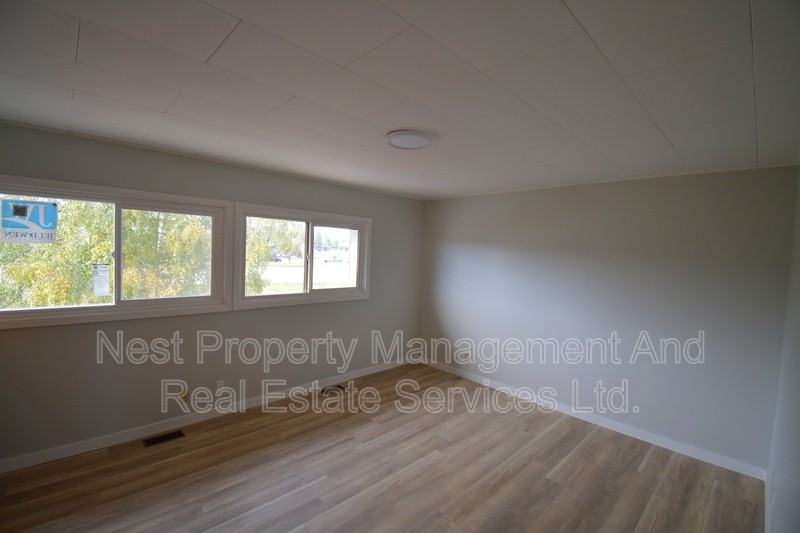 590 Central St E #1 - Photo 7 of 18