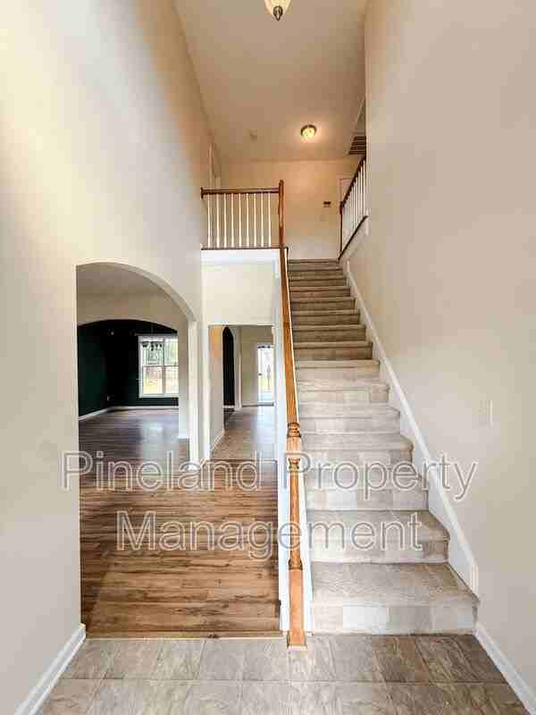 675 Omaha Dr - Photo 3 of 27