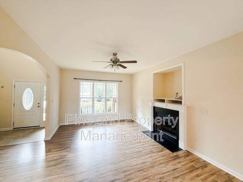 675 Omaha Dr - Photo 4 of 27