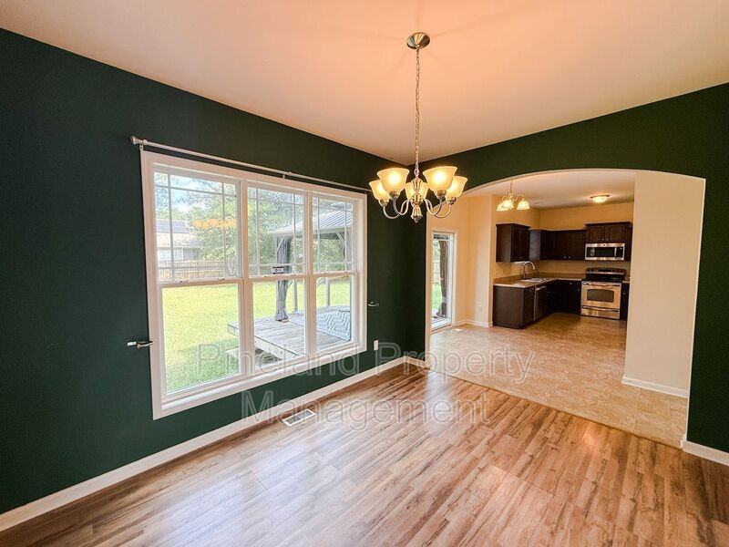675 Omaha Dr - Photo 7 of 27