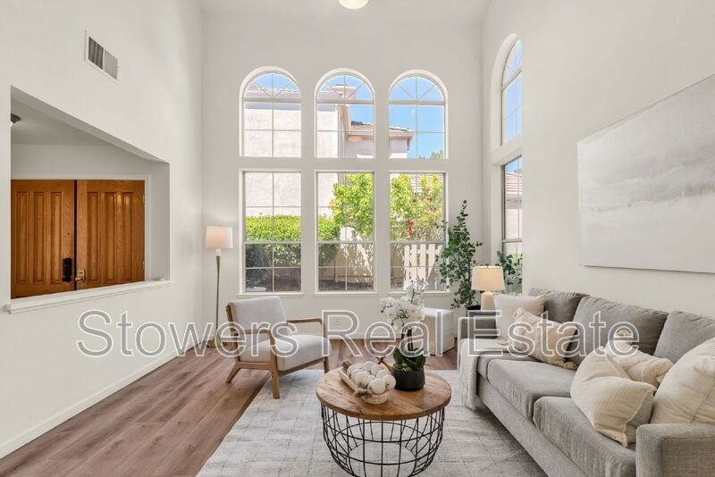 690 Glasgow Cir - Photo 4 of 37