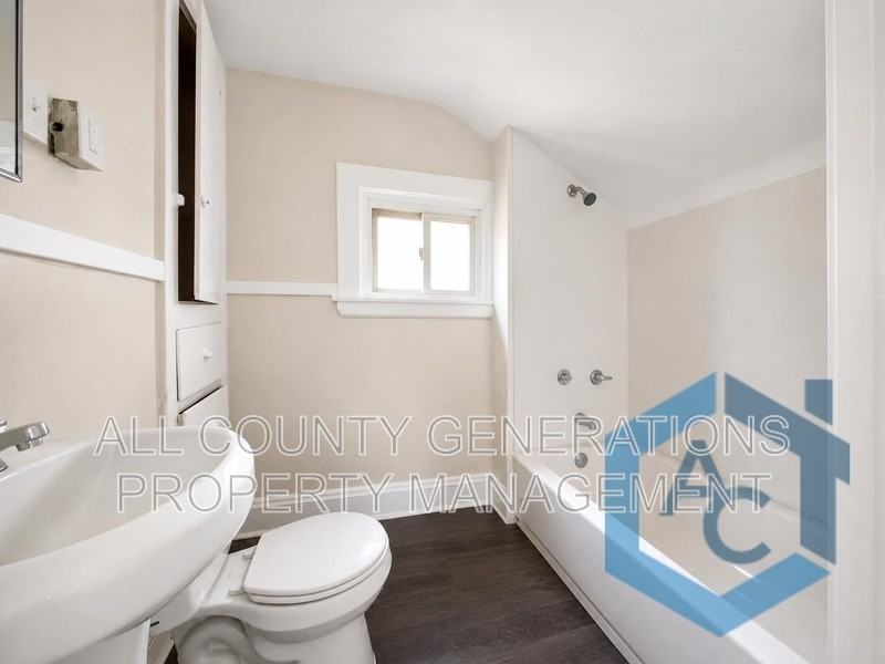3445 E 146th St - Photo 5 of 12
