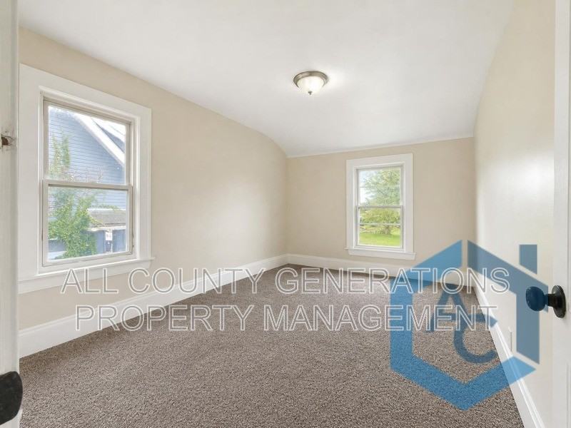 3445 E 146th St - Photo 6 of 12