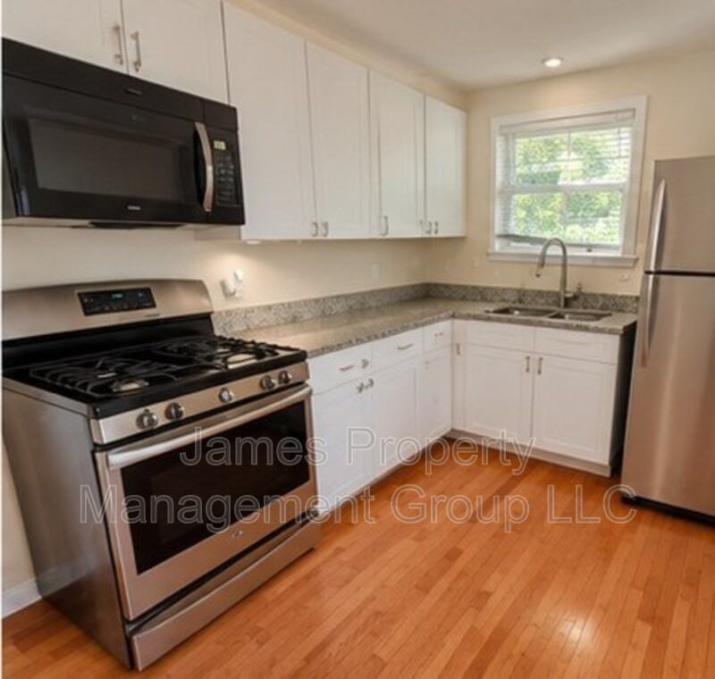 458 Oak St - Photo 2 of 14