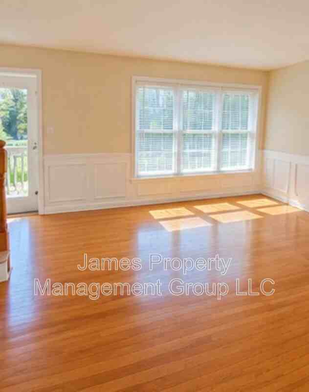 458 Oak St - Photo 3 of 14