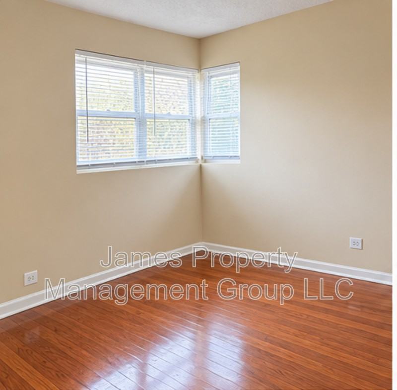 458 Oak St - Photo 7 of 14