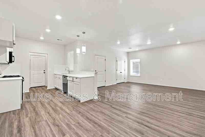 10912 Oak Hollow Dr - Photo 4 of 20