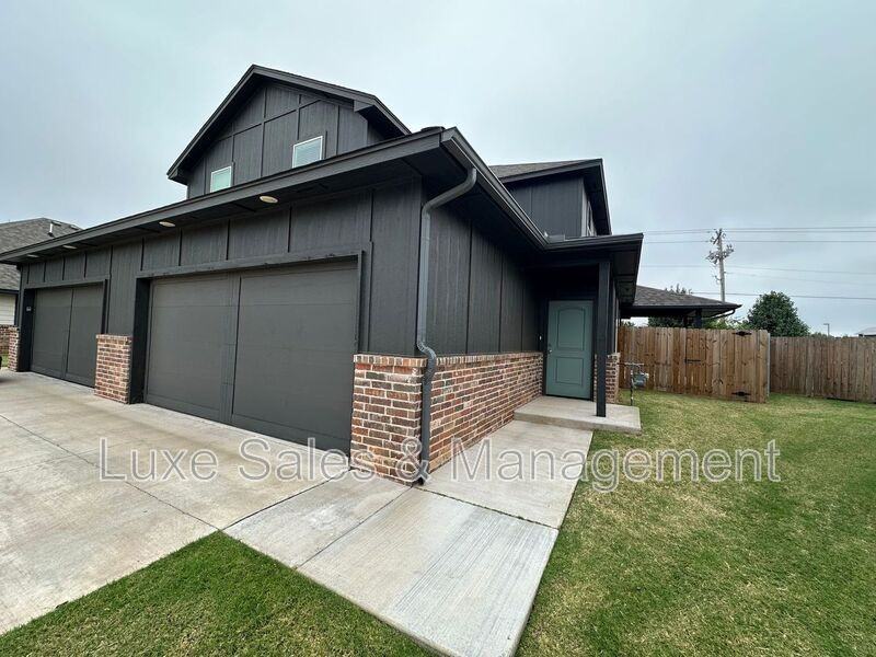 10516 Utica Dr