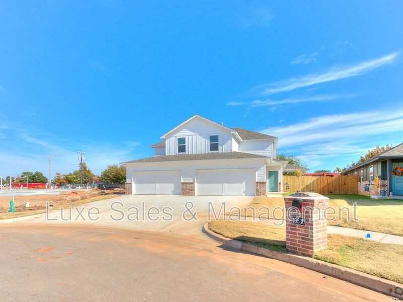 10532 Utica Dr - Photo 3 of 39