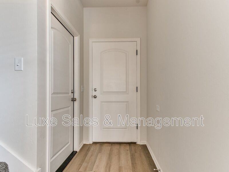 10532 Utica Dr - Photo 6 of 39