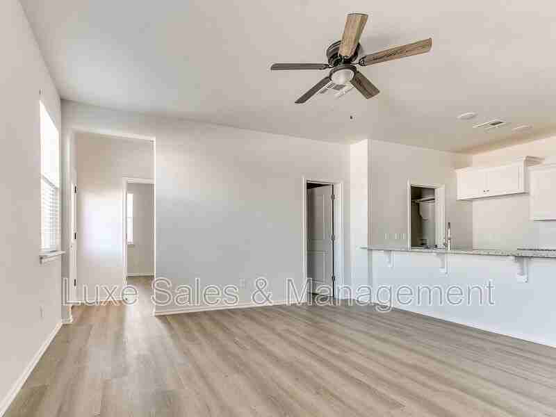 10532 Utica Dr - Photo 7 of 39