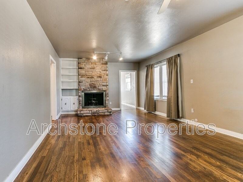202 E 3rd St - Photo 4 of 29