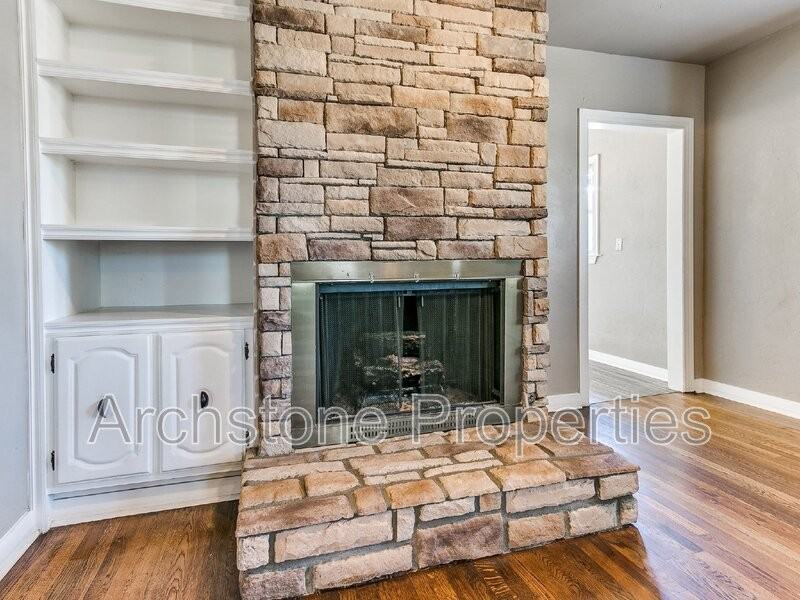 202 E 3rd St - Photo 6 of 29