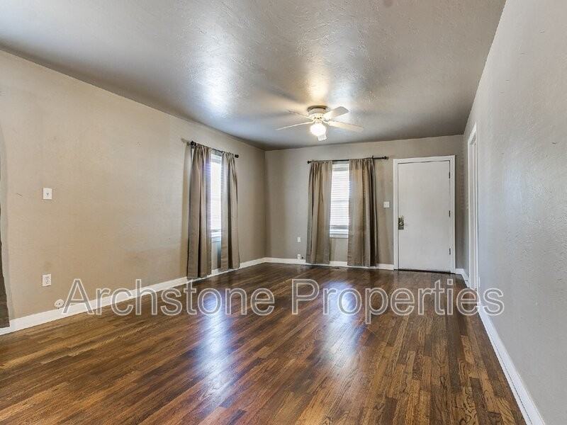 202 E 3rd St - Photo 7 of 29