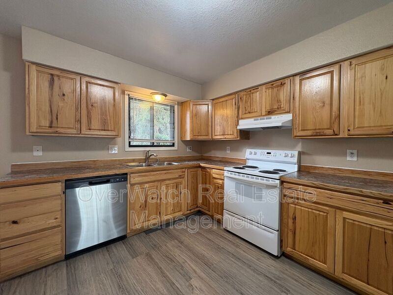 311 Turpin St #C - Photo 3 of 14