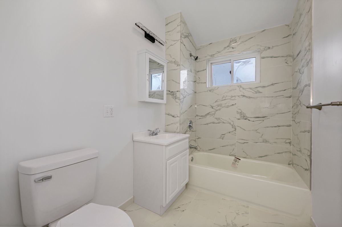 3039 Young Ave - Photo 2 of 12