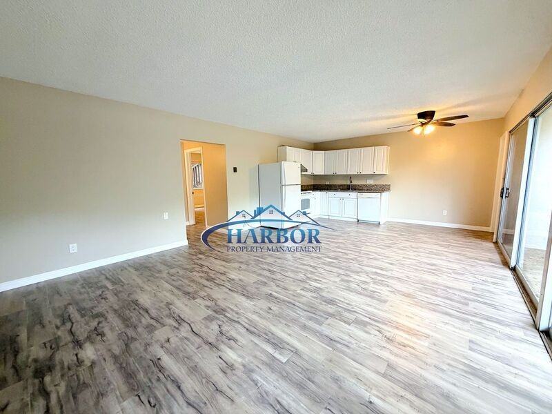 2412 Palos Verdes Dr W #E - Photo 3 of 13