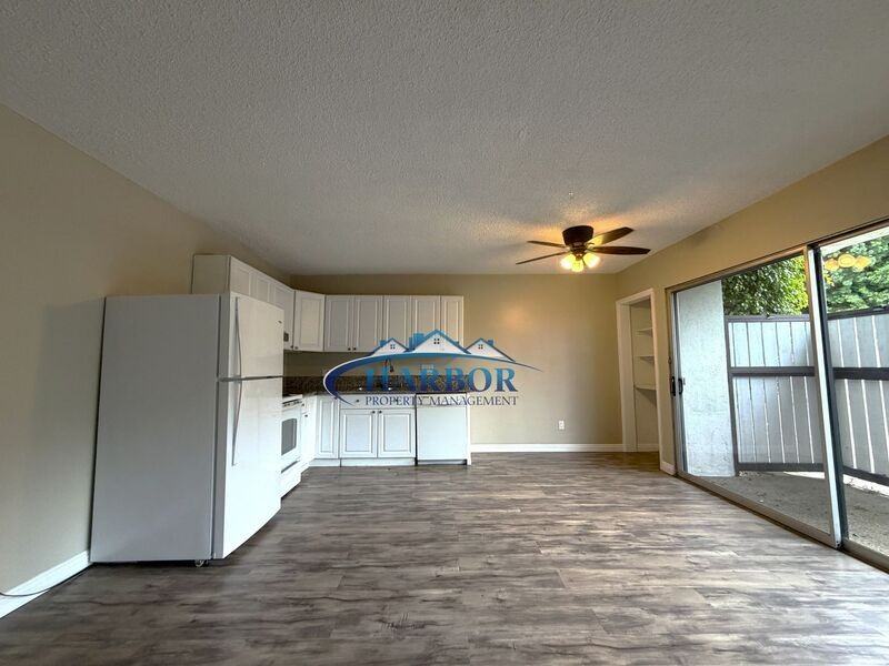 2412 Palos Verdes Dr W #E - Photo 4 of 13