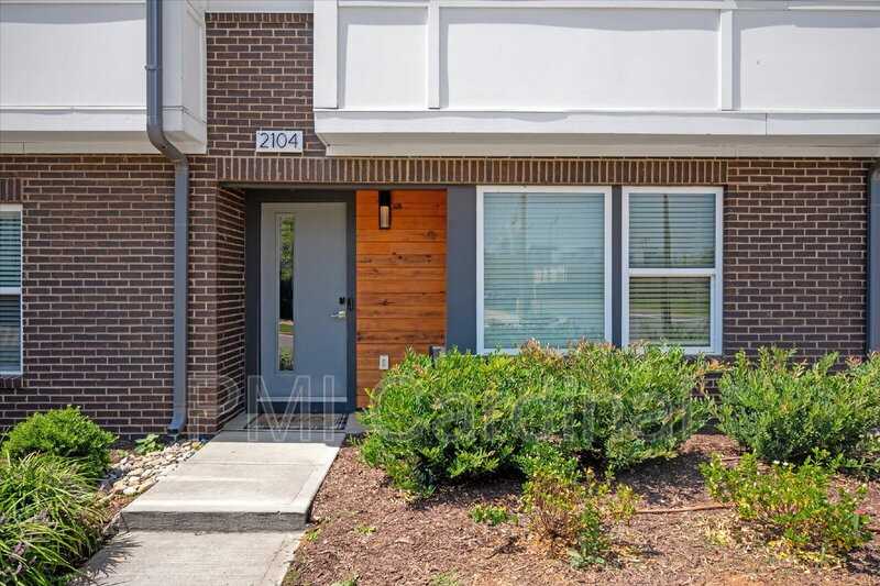 2104 Bryant Park Dr - Photo 2 of 31