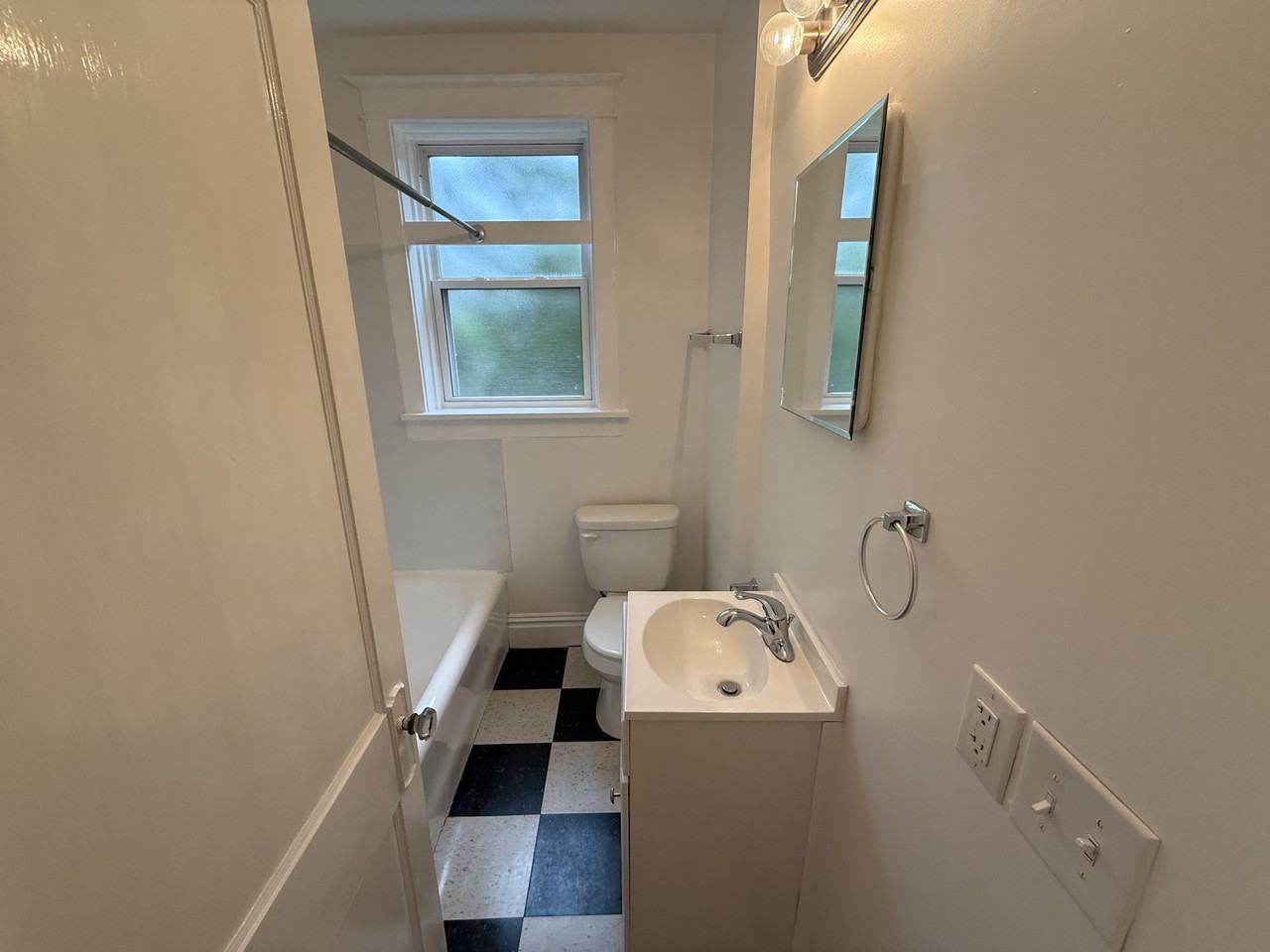 2408 Roseland Ter #2S - Photo 7 of 12