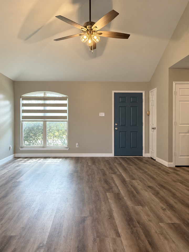 804 Lake Bluff Dr #1 - Photo 3 of 23