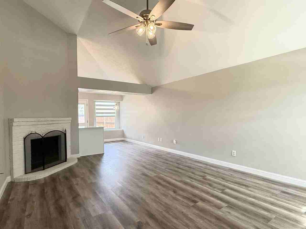 804 Lake Bluff Dr #1 - Photo 4 of 23