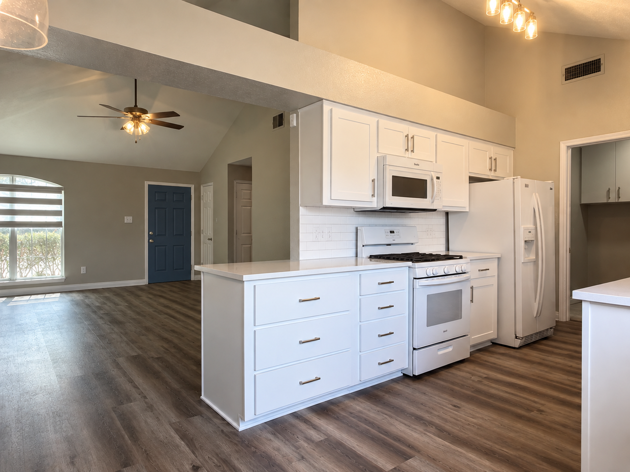 804 Lake Bluff Dr #1 - Photo 6 of 23