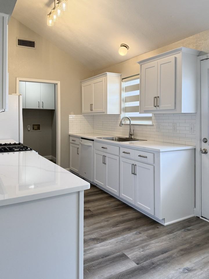 804 Lake Bluff Dr #1 - Photo 7 of 23