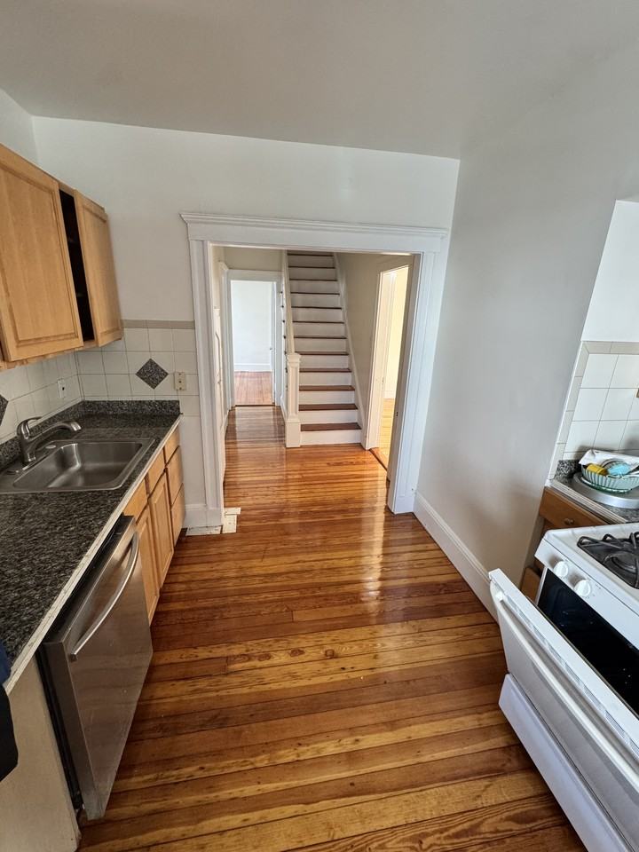 70 Quint Ave #1 - Photo 2 of 11