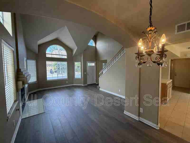 12 Saint Moritz St - Photo 4 of 25