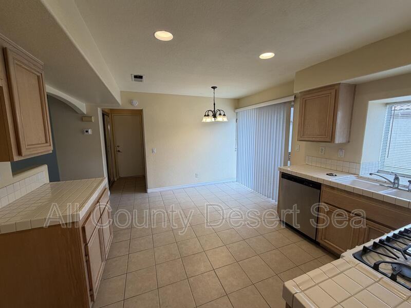 12 Saint Moritz St - Photo 6 of 25