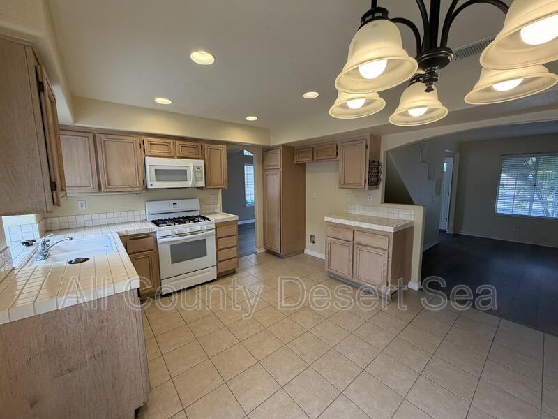 12 Saint Moritz St - Photo 7 of 25