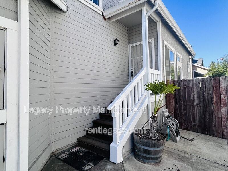 232 Redstone Cir - Photo 2 of 28
