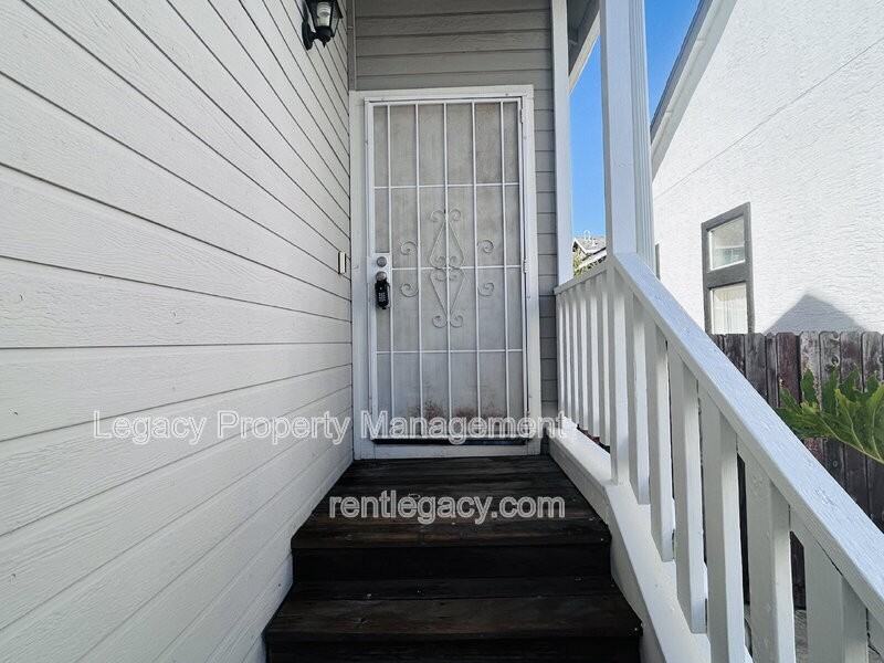232 Redstone Cir - Photo 3 of 28