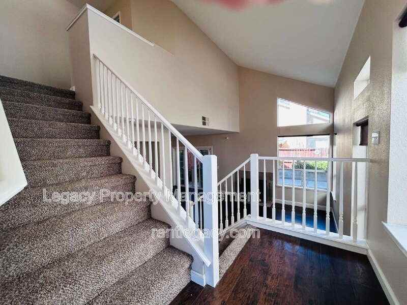 232 Redstone Cir - Photo 4 of 28