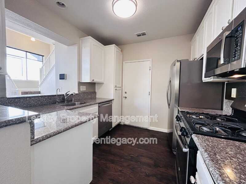 232 Redstone Cir - Photo 7 of 28
