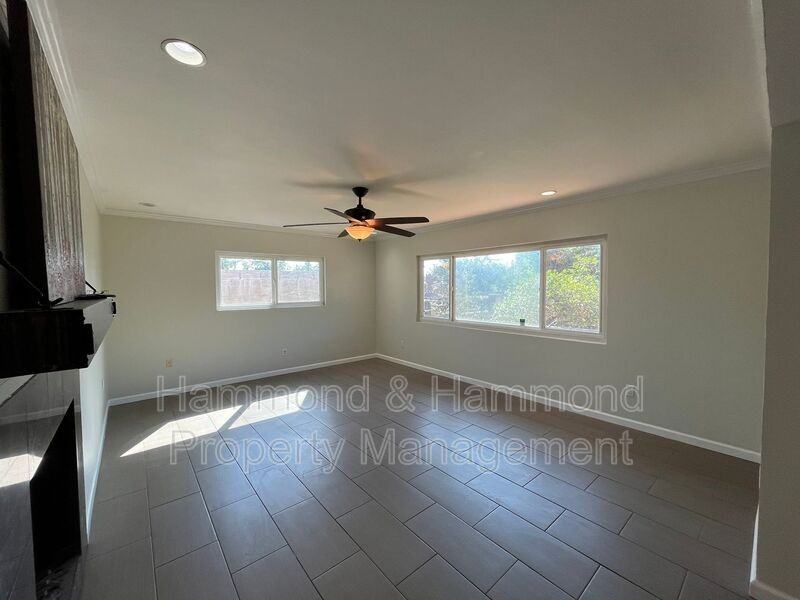 16751 San Fernando Mission Blvd - Photo 4 of 37