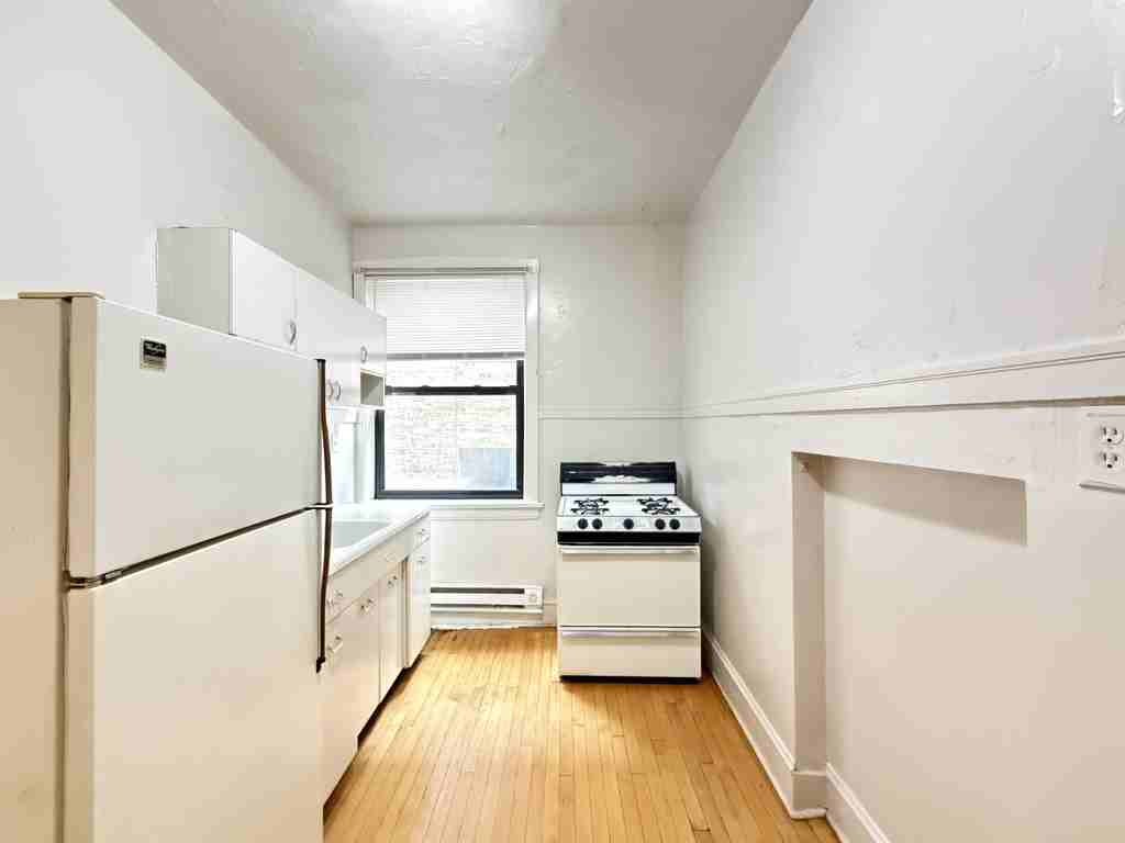 1315 Oak Ave #2I - Photo 2 of 21