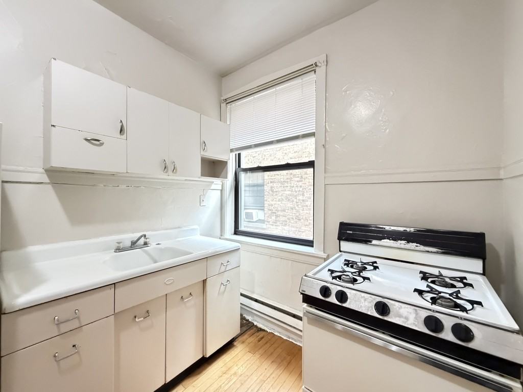 1315 Oak Ave #2I - Photo 3 of 21