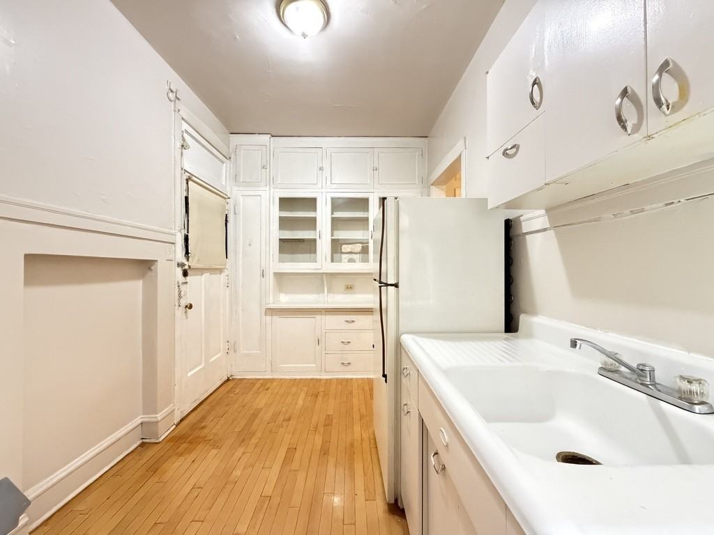 1315 Oak Ave #2I - Photo 6 of 21