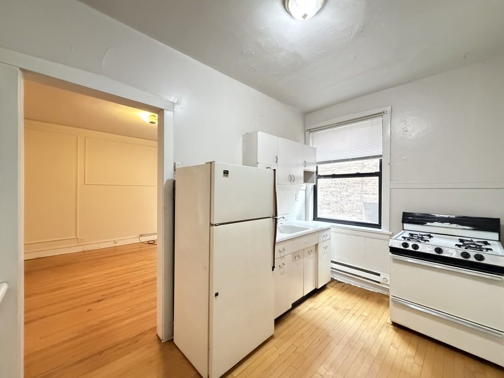 1315 Oak Ave #2I - Photo 7 of 21
