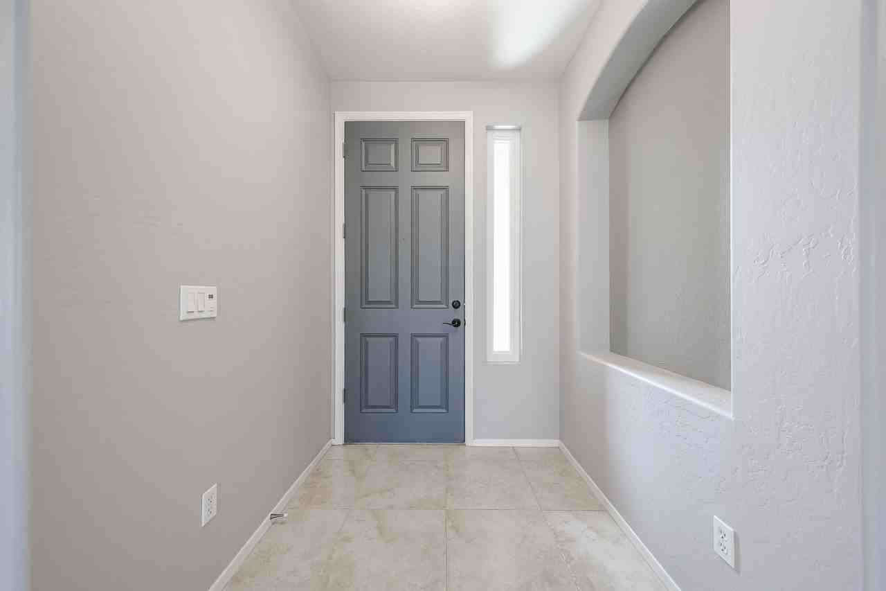 9506 E Kilarea Ave - Photo 5 of 50