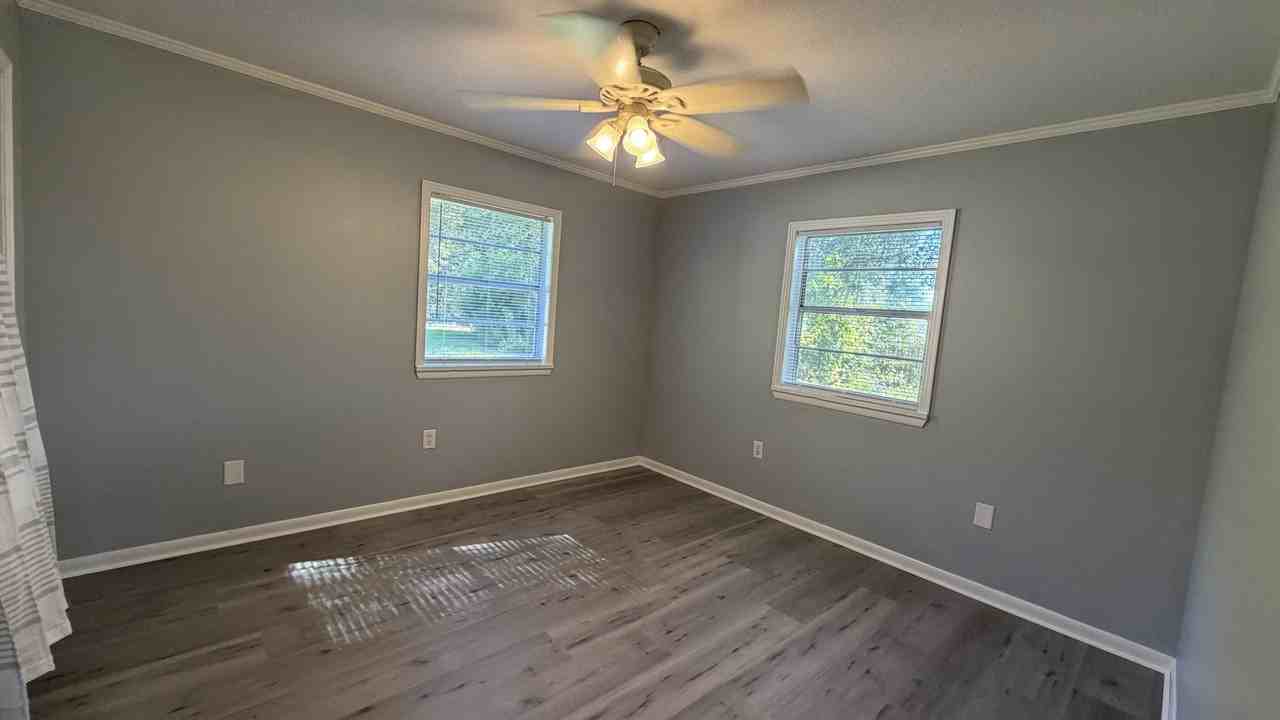 211 Cassil St - Photo 6 of 8