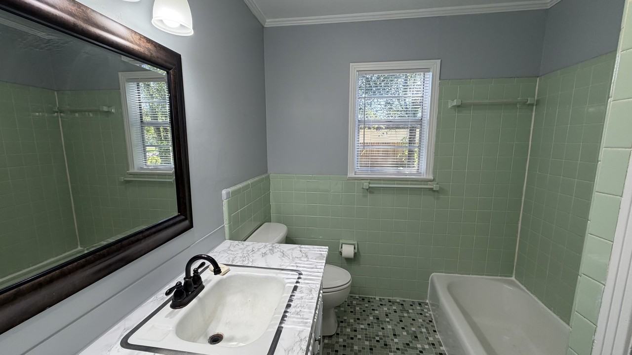 211 Cassil St - Photo 7 of 8