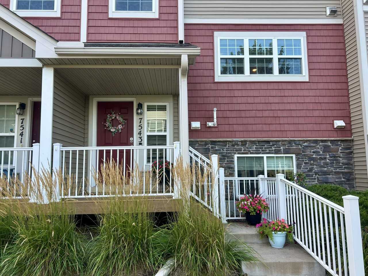 7543 Woods Edge Blvd - Photo 2 of 13