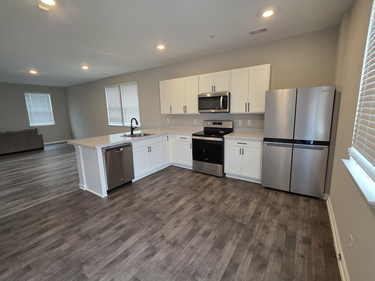 124 Willowtree Ln - Photo 3 of 17