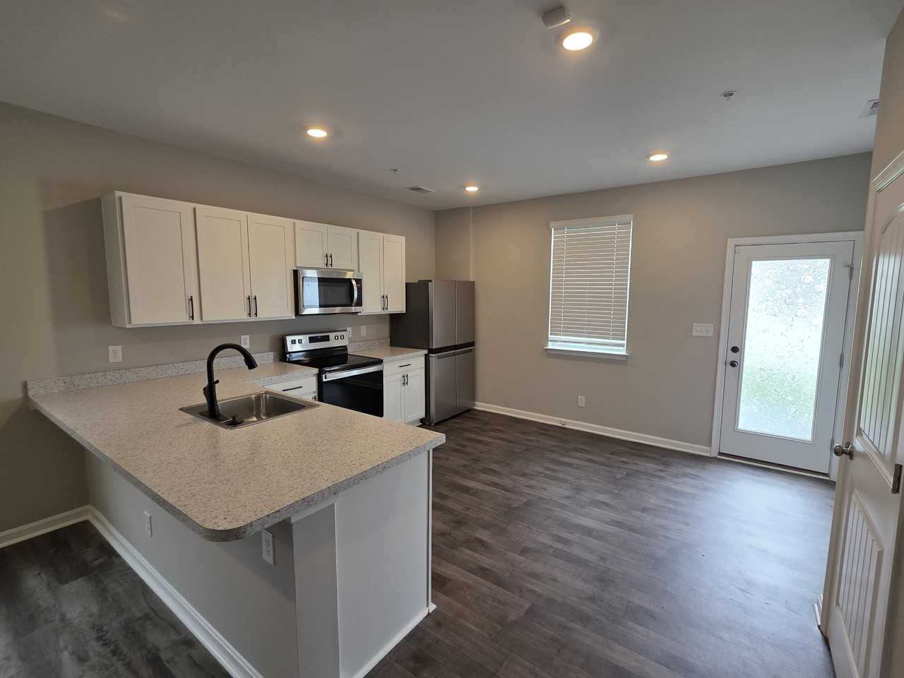124 Willowtree Ln - Photo 4 of 17