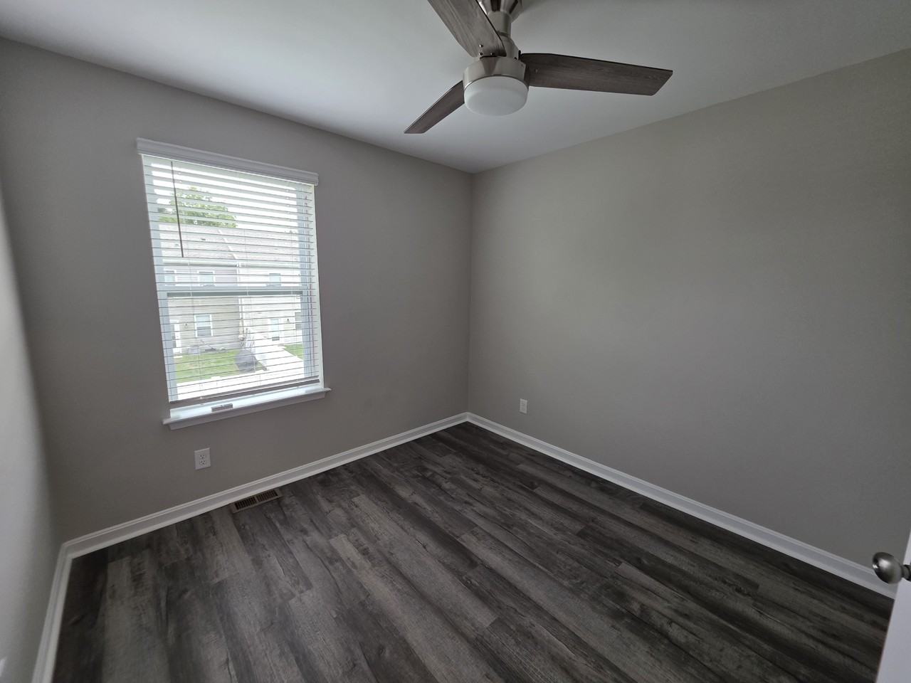 124 Willowtree Ln - Photo 7 of 17